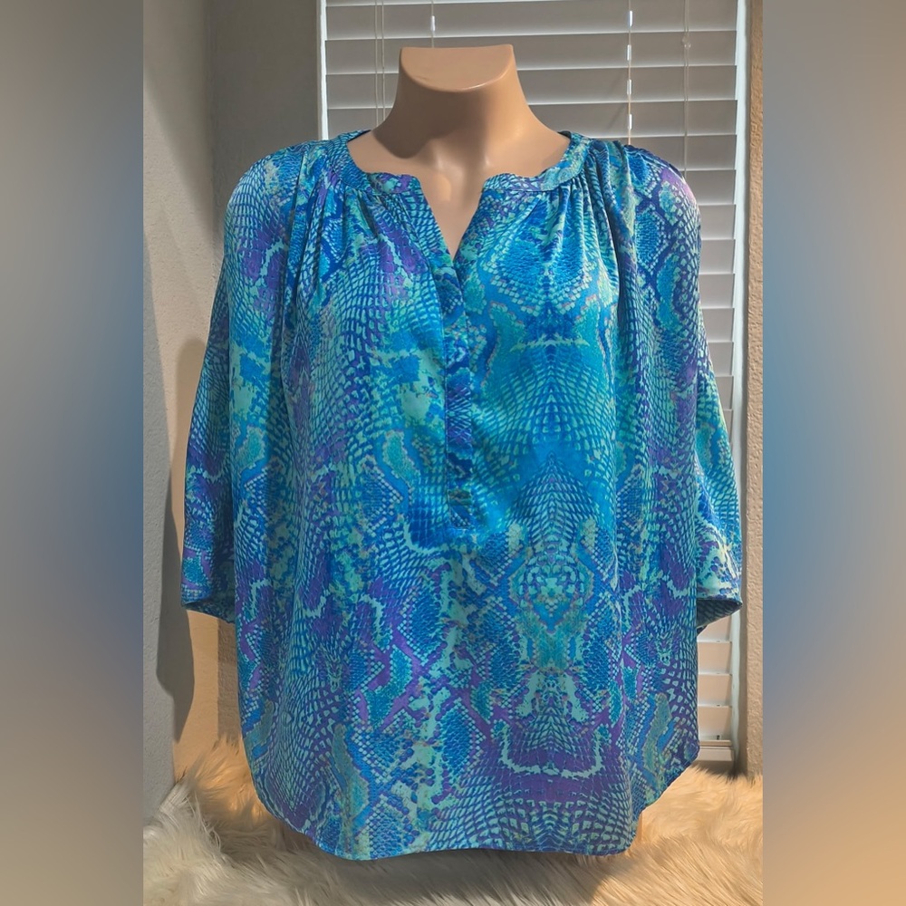 Jennifer Lopez Women’s Generous Fit 2X Top